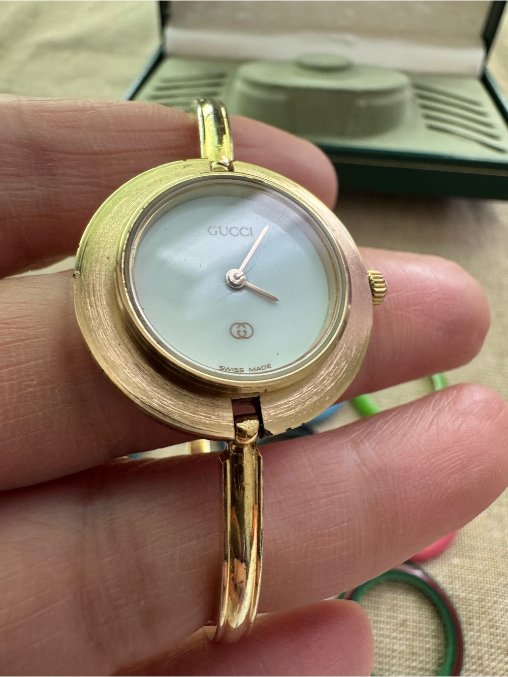 Gucci Gold Bangle Watch with Interchangeable Multicolor Bezels - Picture 5 of 16